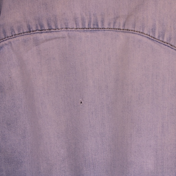 0267-Levi’s Light Wash Denim Western Snap Shirt (Men’s L/XL) - Picture 6 of 10